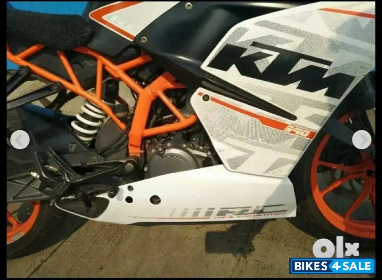 Black / White KTM RC 390