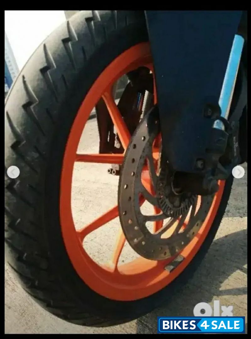 Black / White KTM RC 390