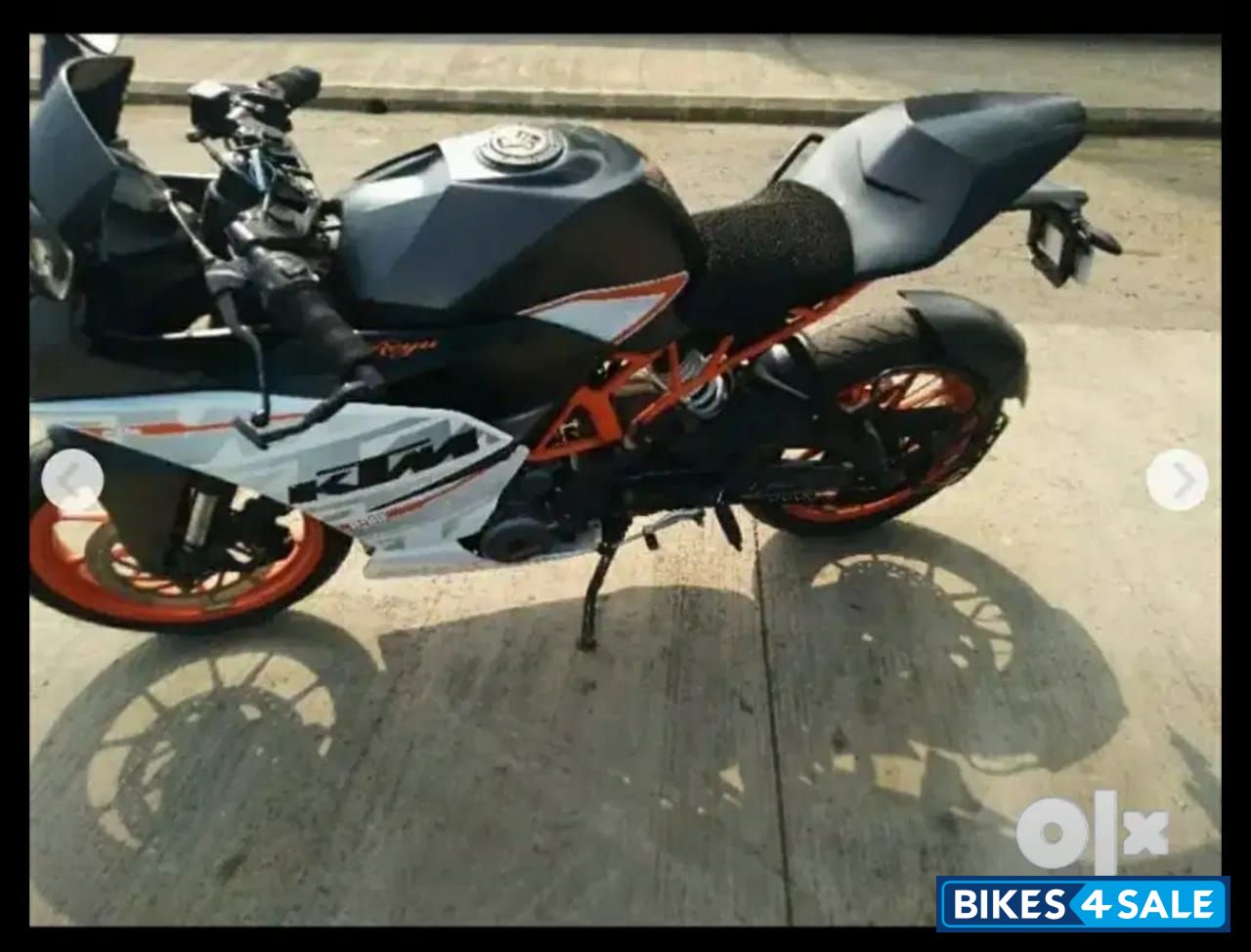 Black / White KTM RC 390