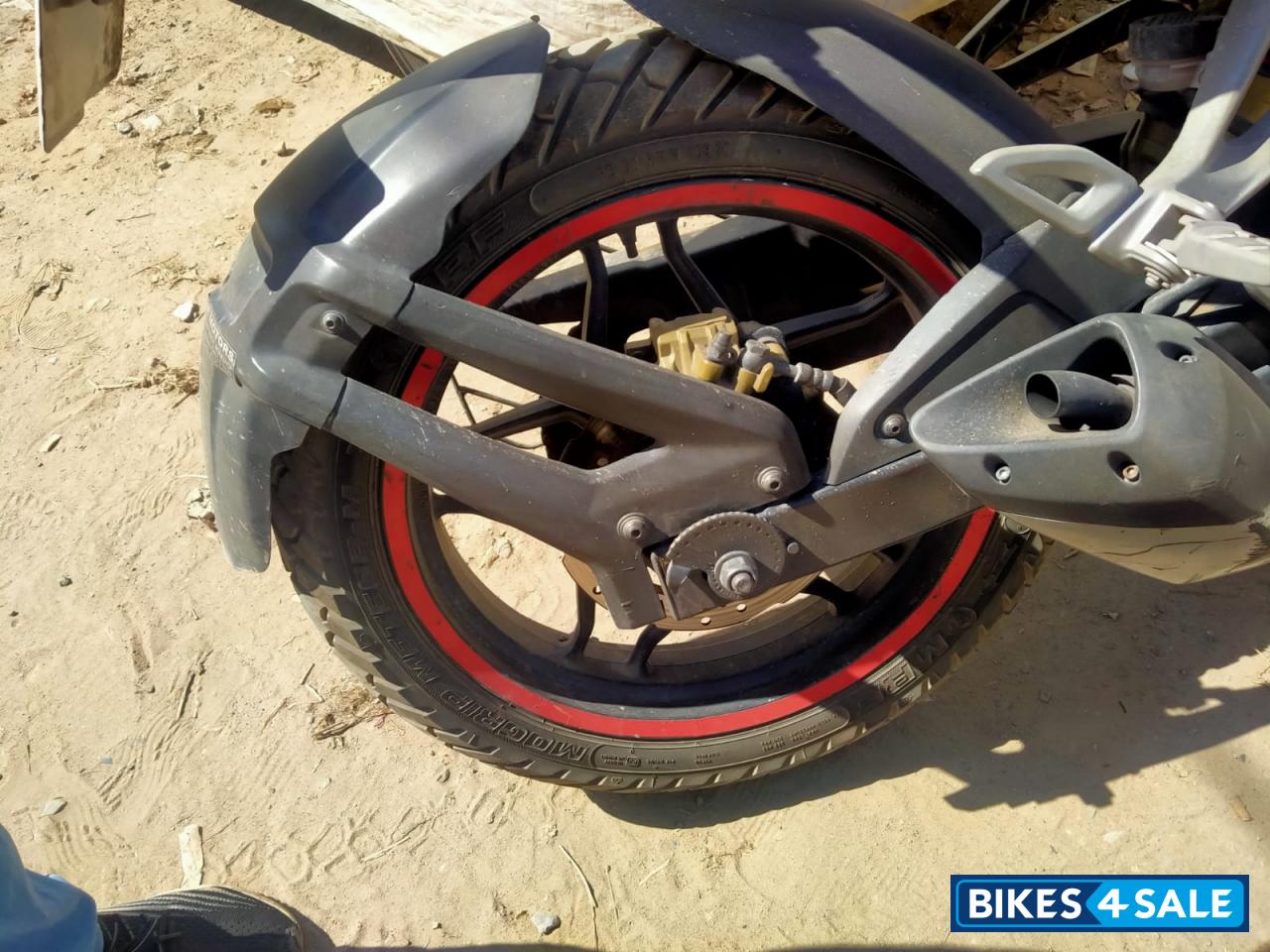 Red Bajaj Pulsar RS 200