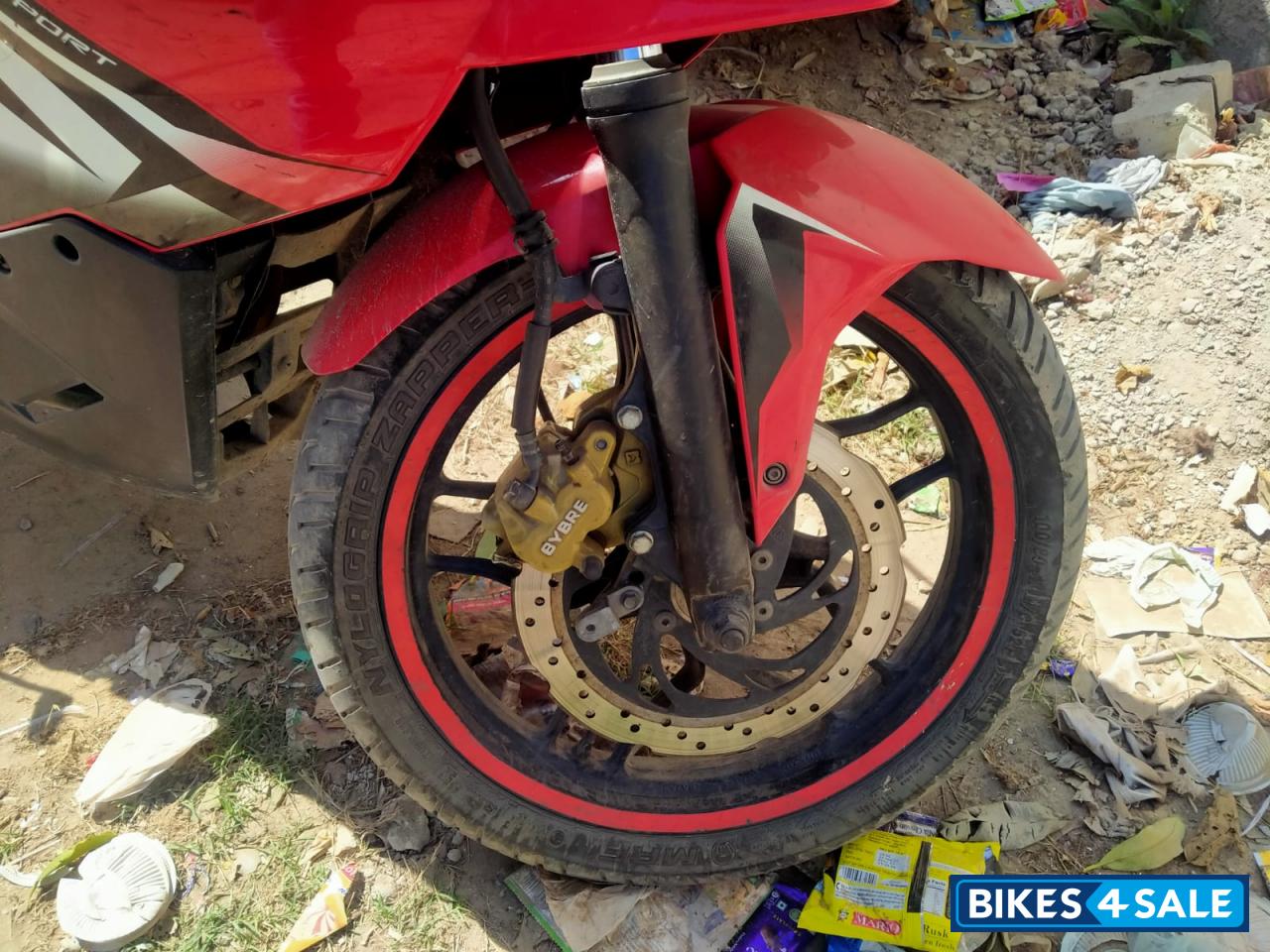 Red Bajaj Pulsar RS 200
