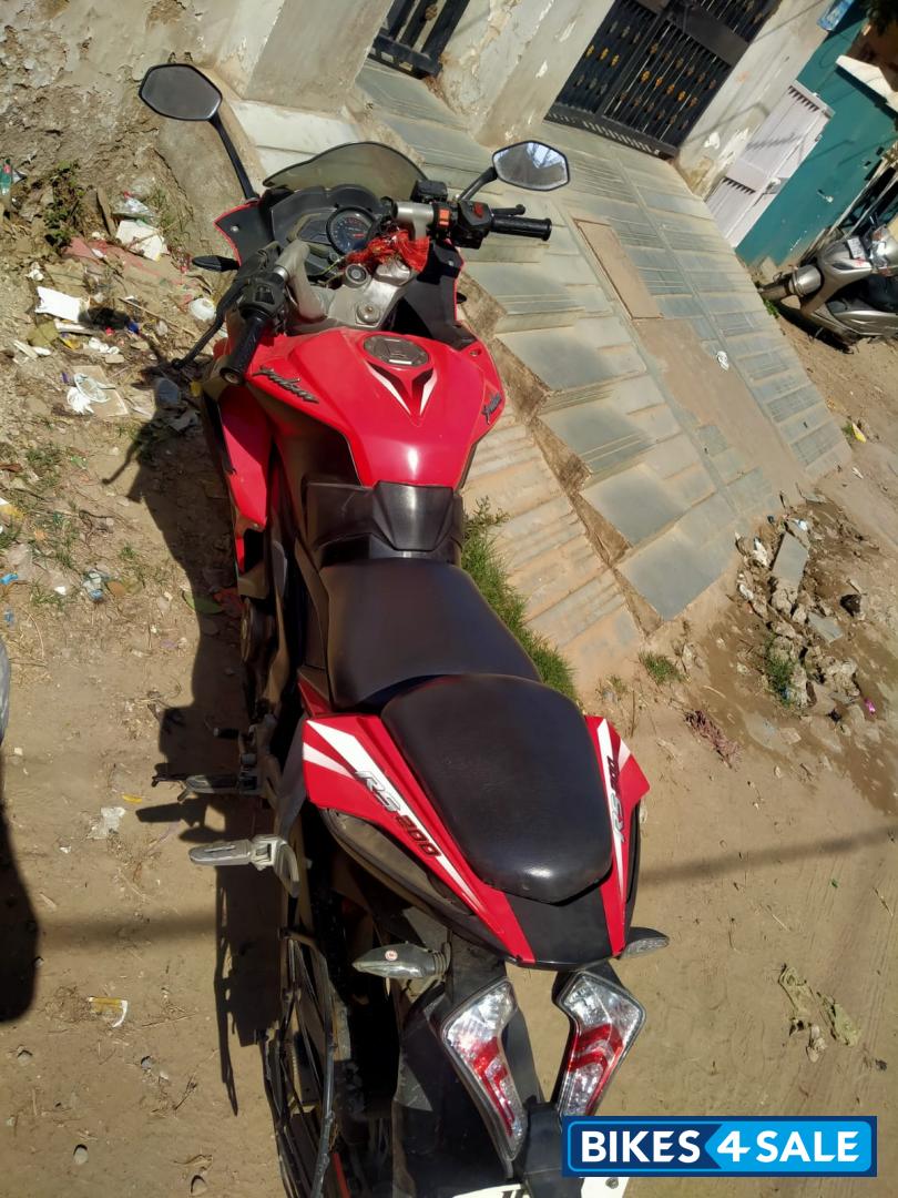 Red Bajaj Pulsar RS 200