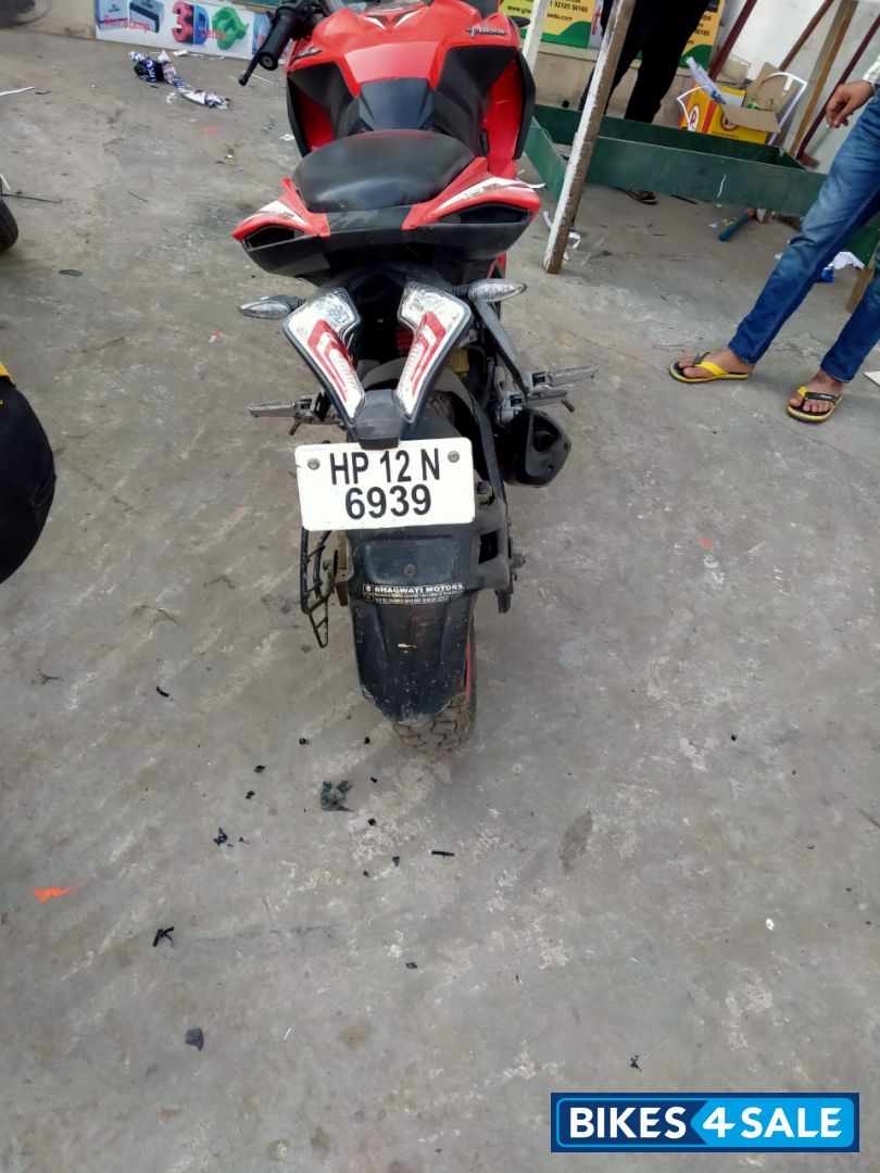 Red Bajaj Pulsar RS 200