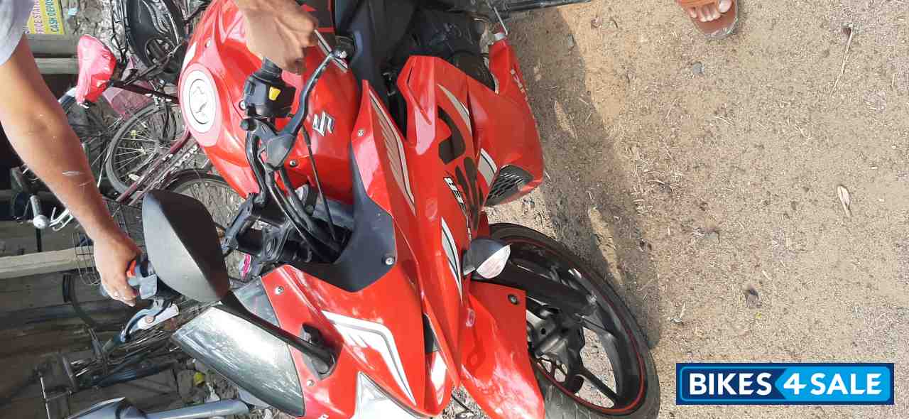 Red Suzuki Gixxer SF