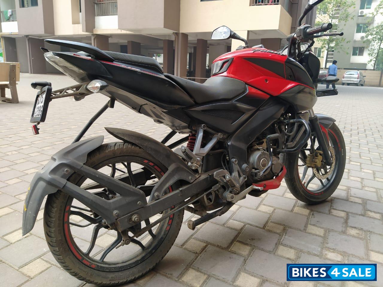 Red Bajaj Pulsar NS 160