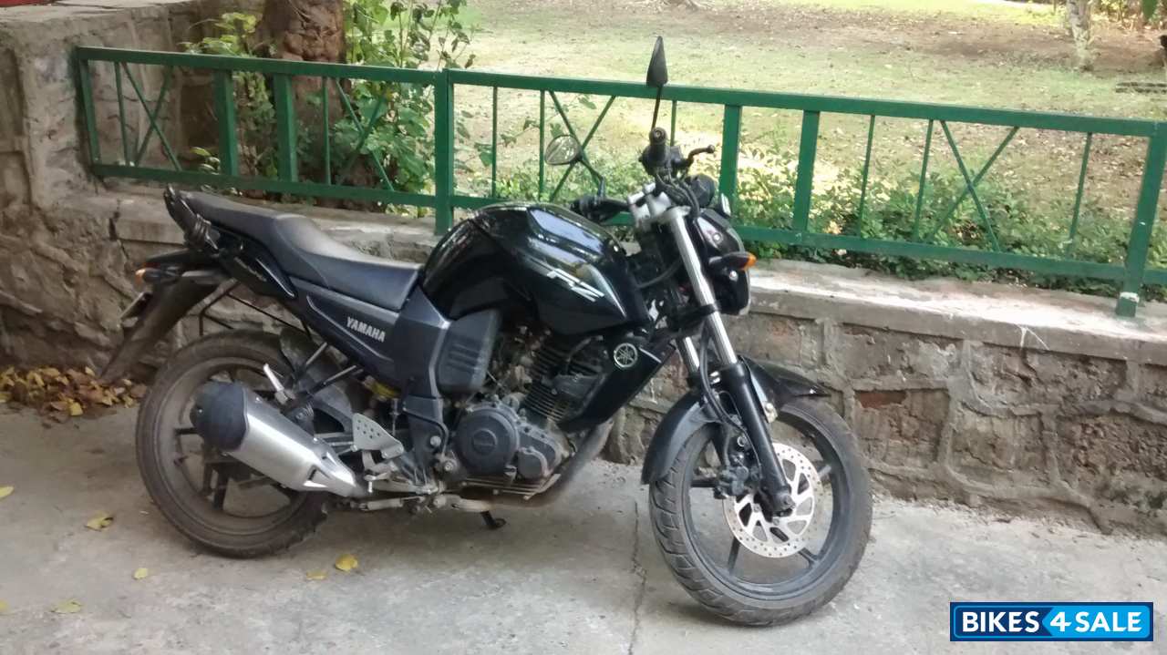 Black Yamaha FZ16
