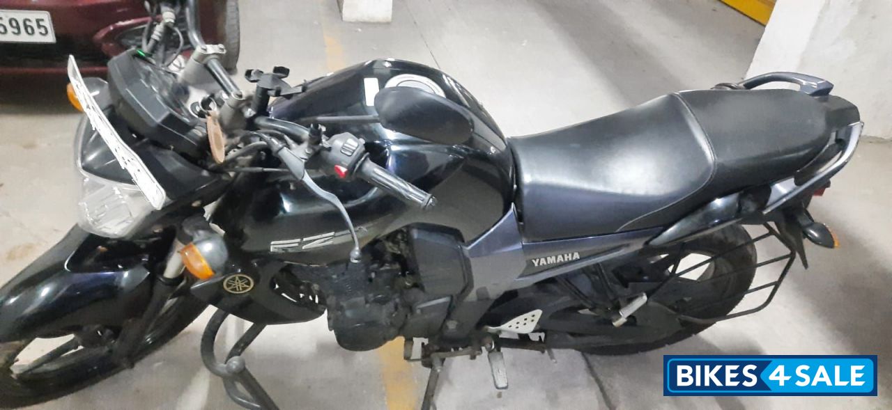 Black Yamaha FZ16
