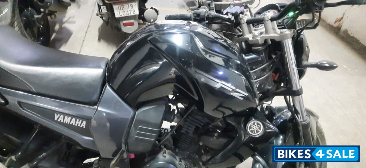 Black Yamaha FZ16