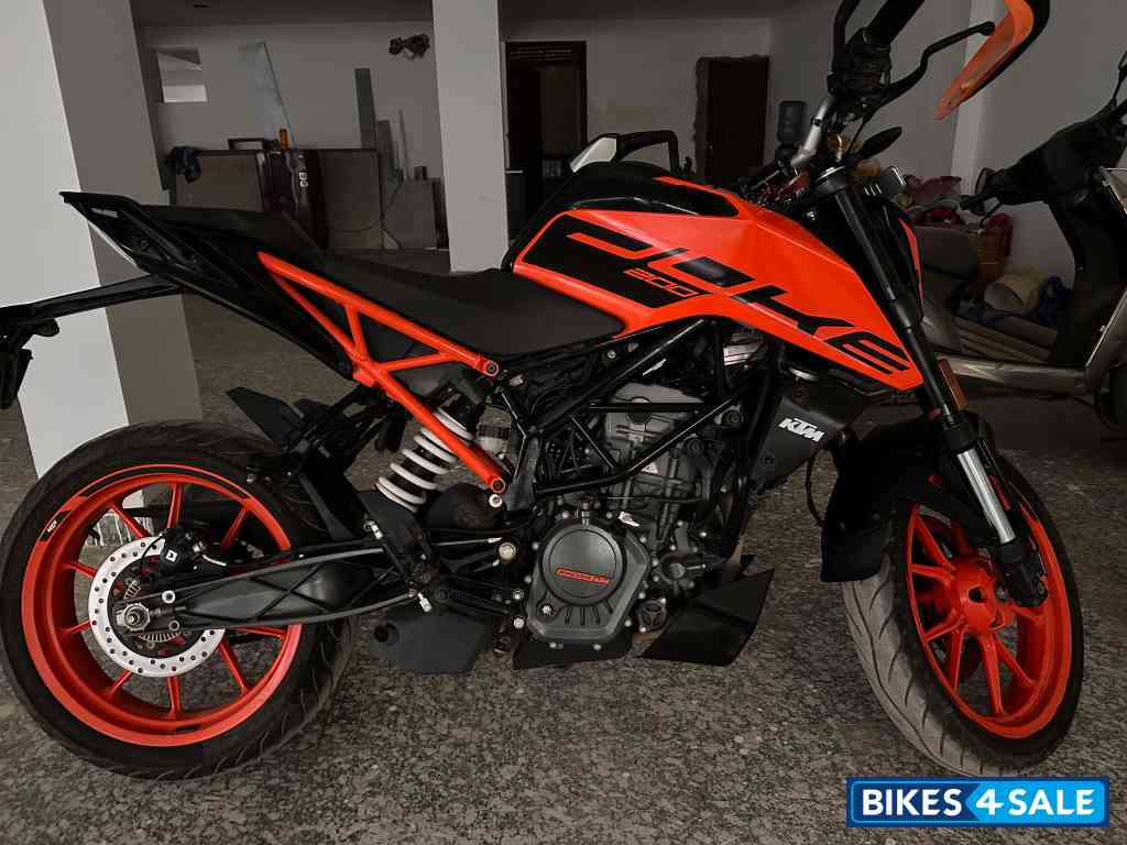 Orange Black KTM Duke 200 ABS