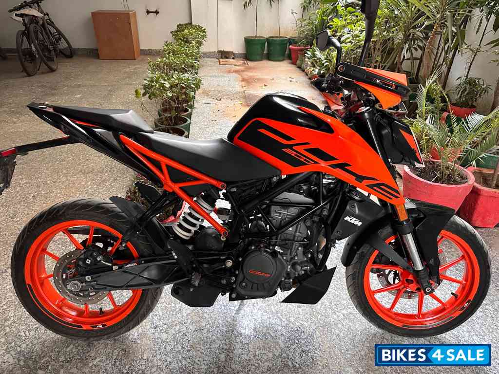 Orange Black KTM Duke 200 ABS