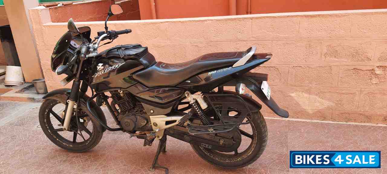 Black Bajaj Pulsar 180
