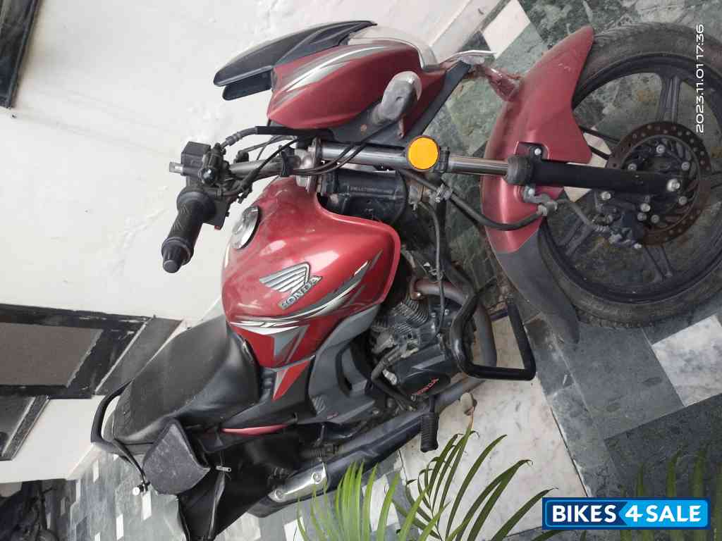 Red Honda CB Shine SP