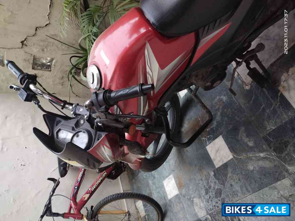 Red Honda CB Shine SP