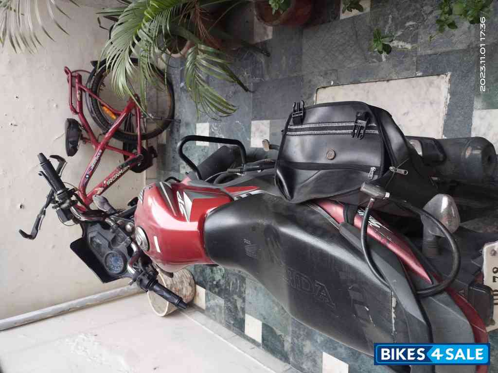 Red Honda CB Shine SP