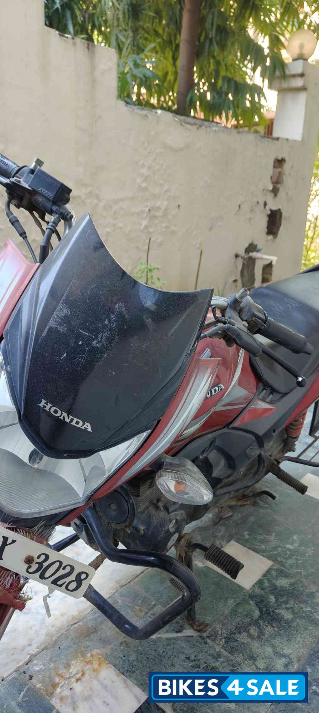 Red Honda CB Shine SP