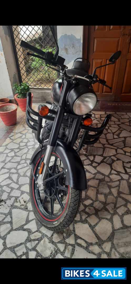 Royal Enfield Classic Stealth Black