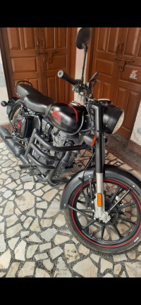 Royal Enfield Classic Stealth Black