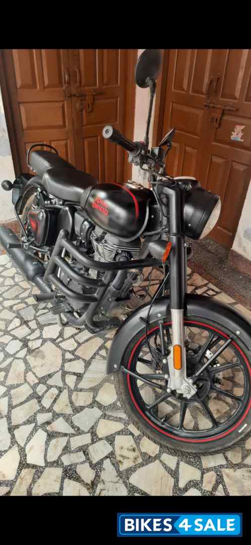 Royal Enfield Classic Stealth Black