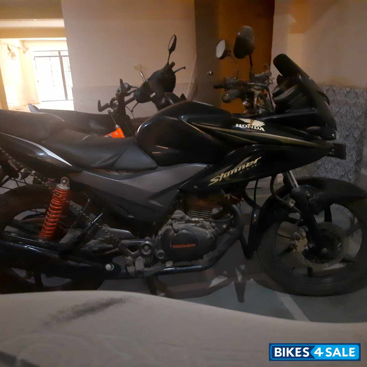 Black Honda CBF Stunner