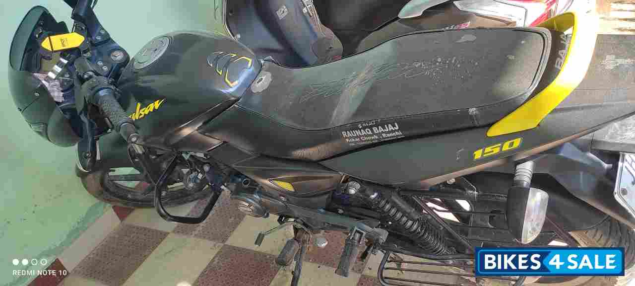 Bajaj Pulsar 150 Neon