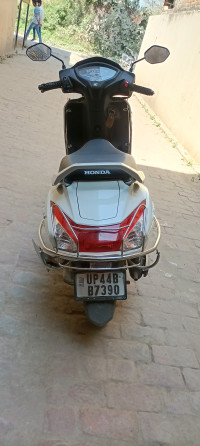 White Honda Activa 6G