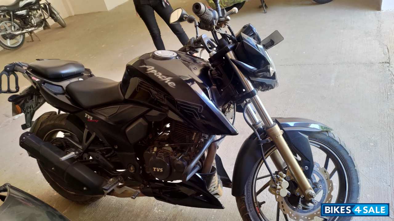 Black TVS Apache RTR 200 4V
