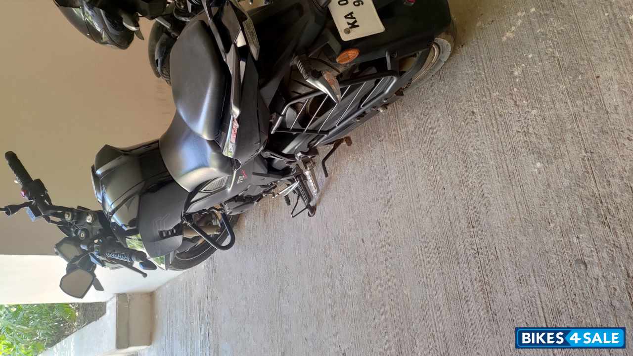 Black TVS Apache RTR 200 4V