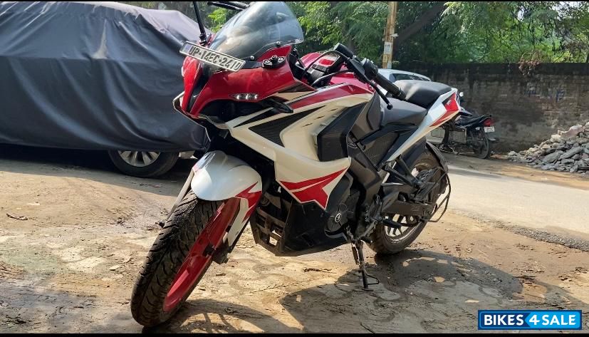 Bajaj Pulsar RS 200 ABS