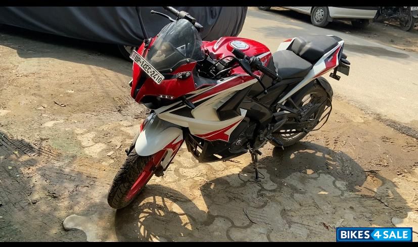 Bajaj Pulsar RS 200 ABS