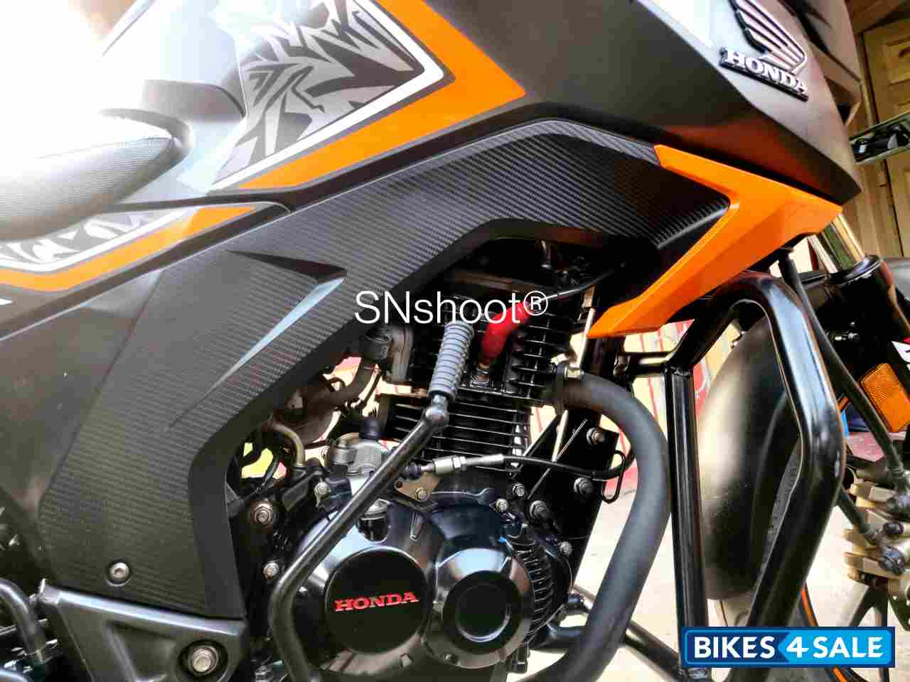 Orange Honda CB Hornet 160R