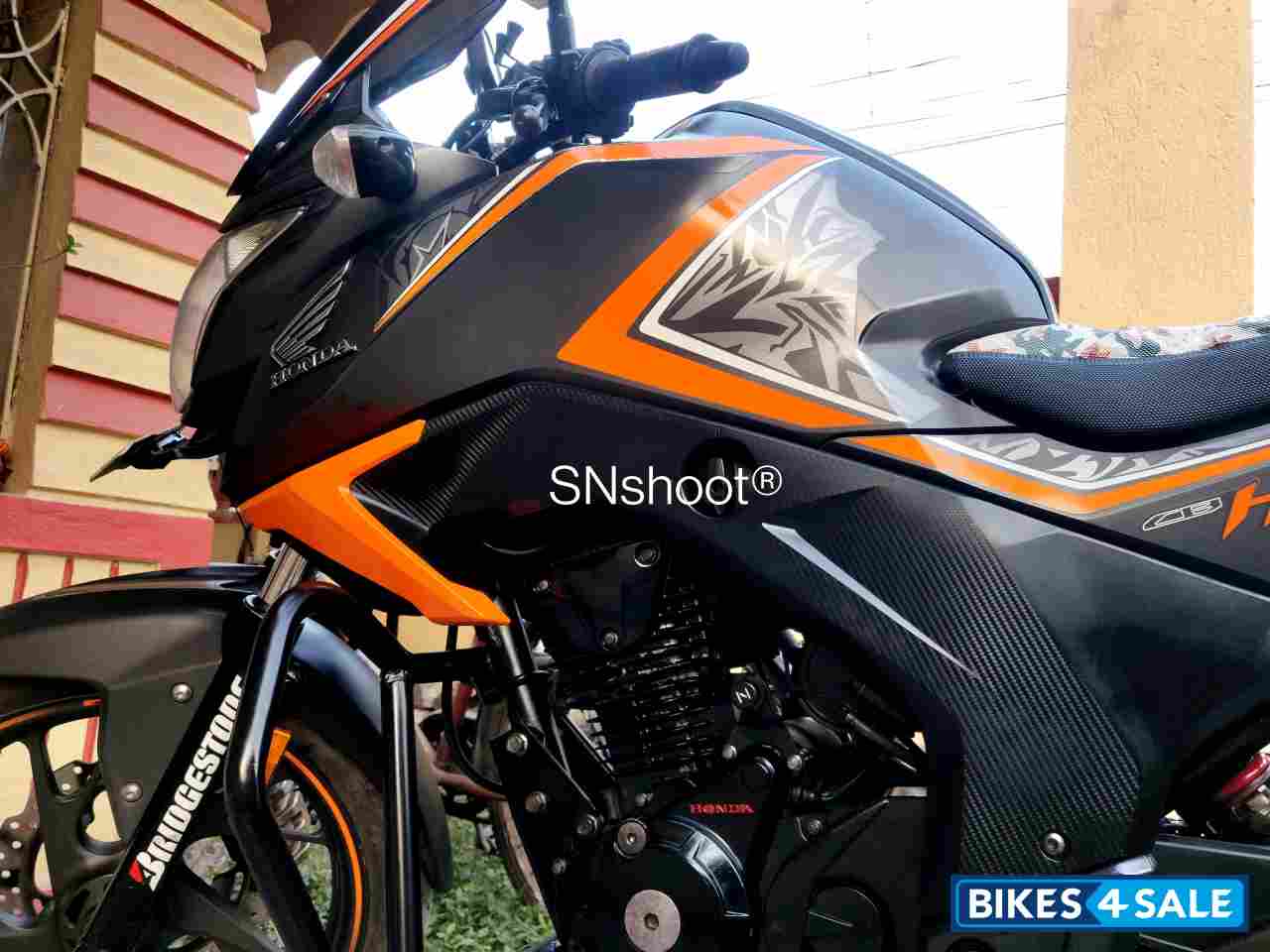 Orange Honda CB Hornet 160R