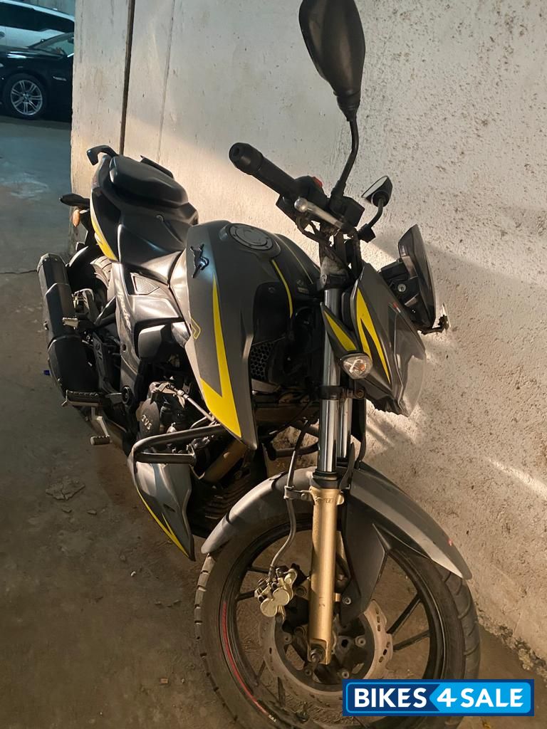 TVS Apache RTR 200 4V