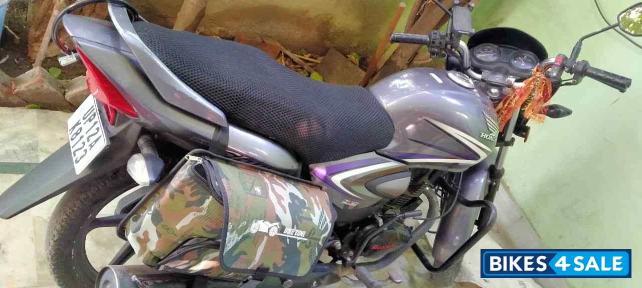 Silver Honda CB Shine