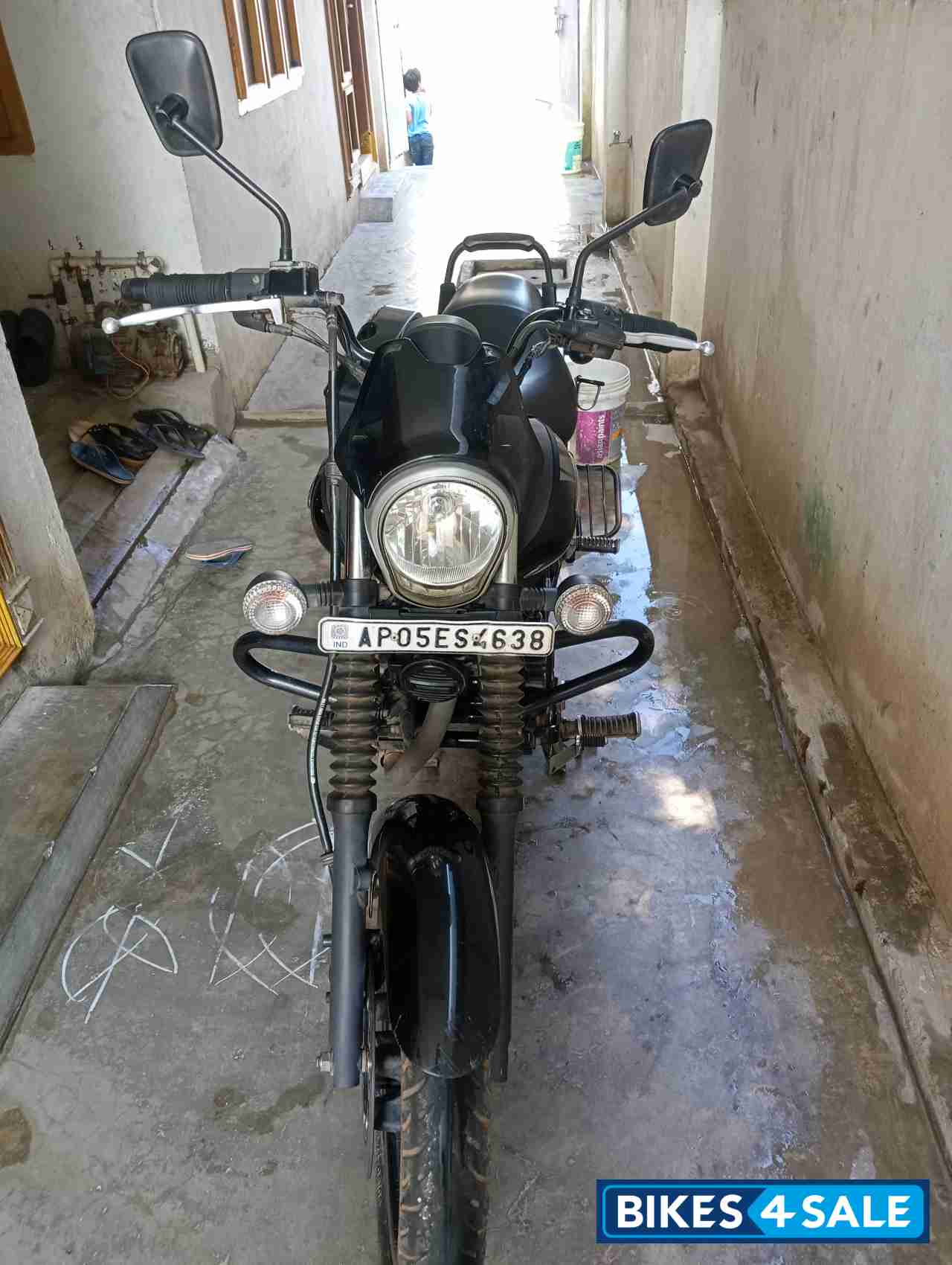 Black Bajaj Avenger 180 DTS-i