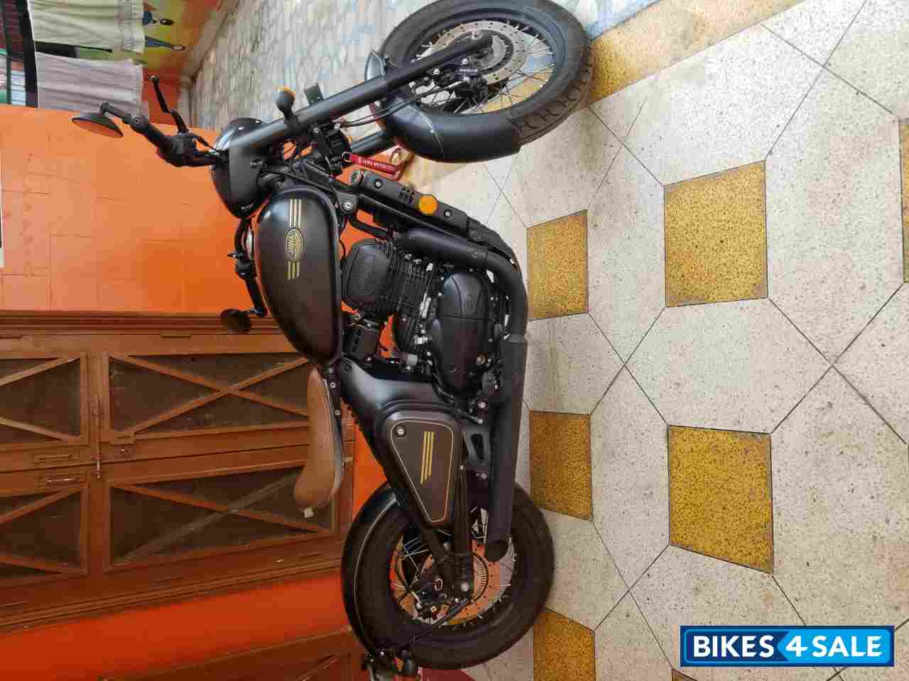 Matt Black Jawa Perak BS6