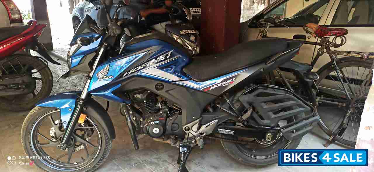 Athletic Blue Metal Honda CB Hornet 160R