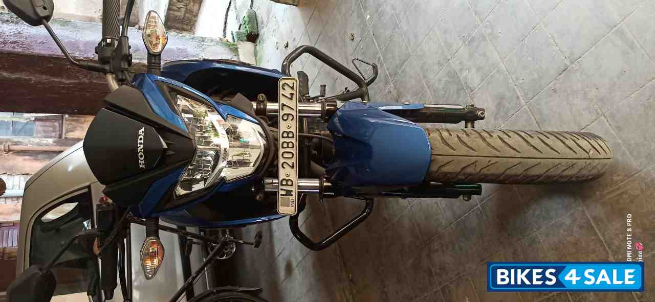 Athletic Blue Metal Honda CB Hornet 160R