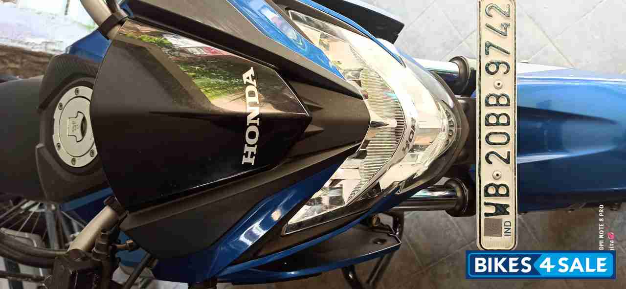 Athletic Blue Metal Honda CB Hornet 160R