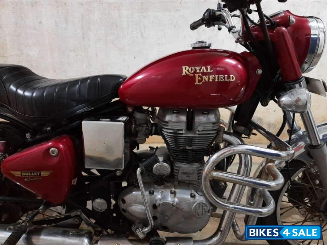 Maroon Royal Enfield Bullet Electra Twinspark