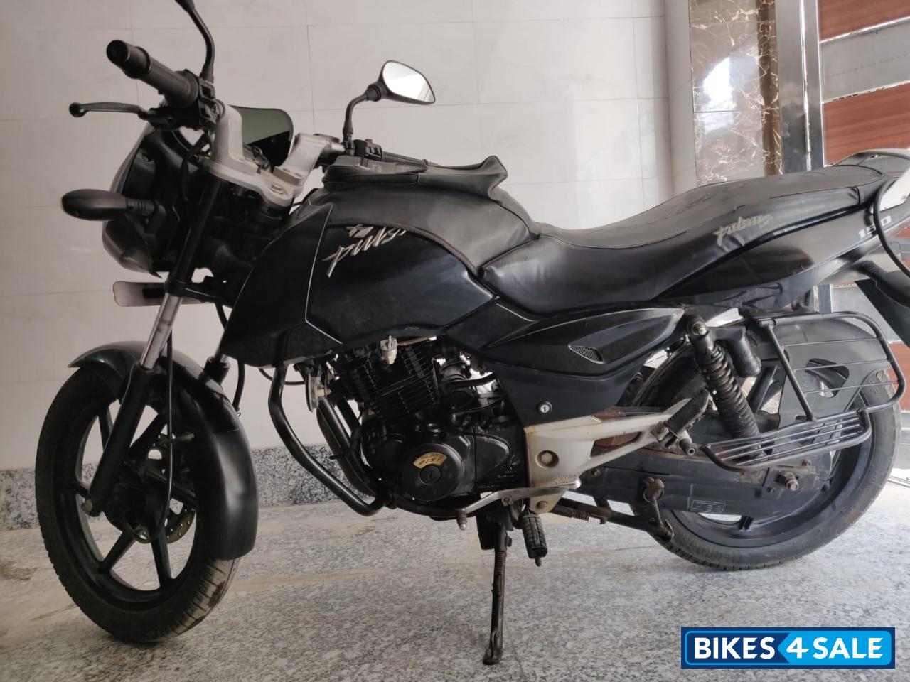 Black Bajaj Pulsar 150
