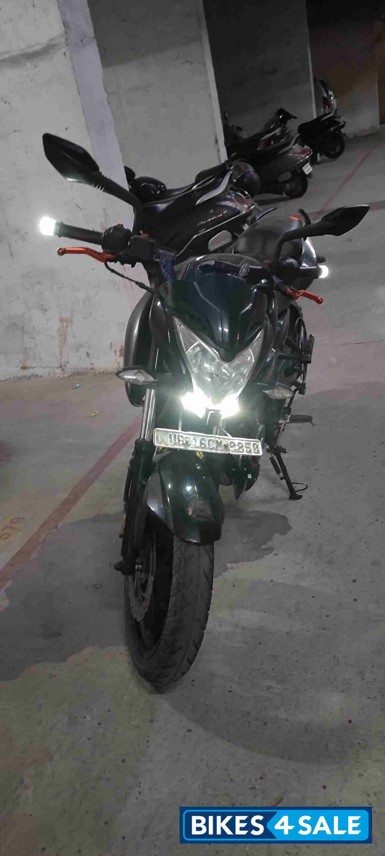 Black Bajaj Pulsar 200 NS