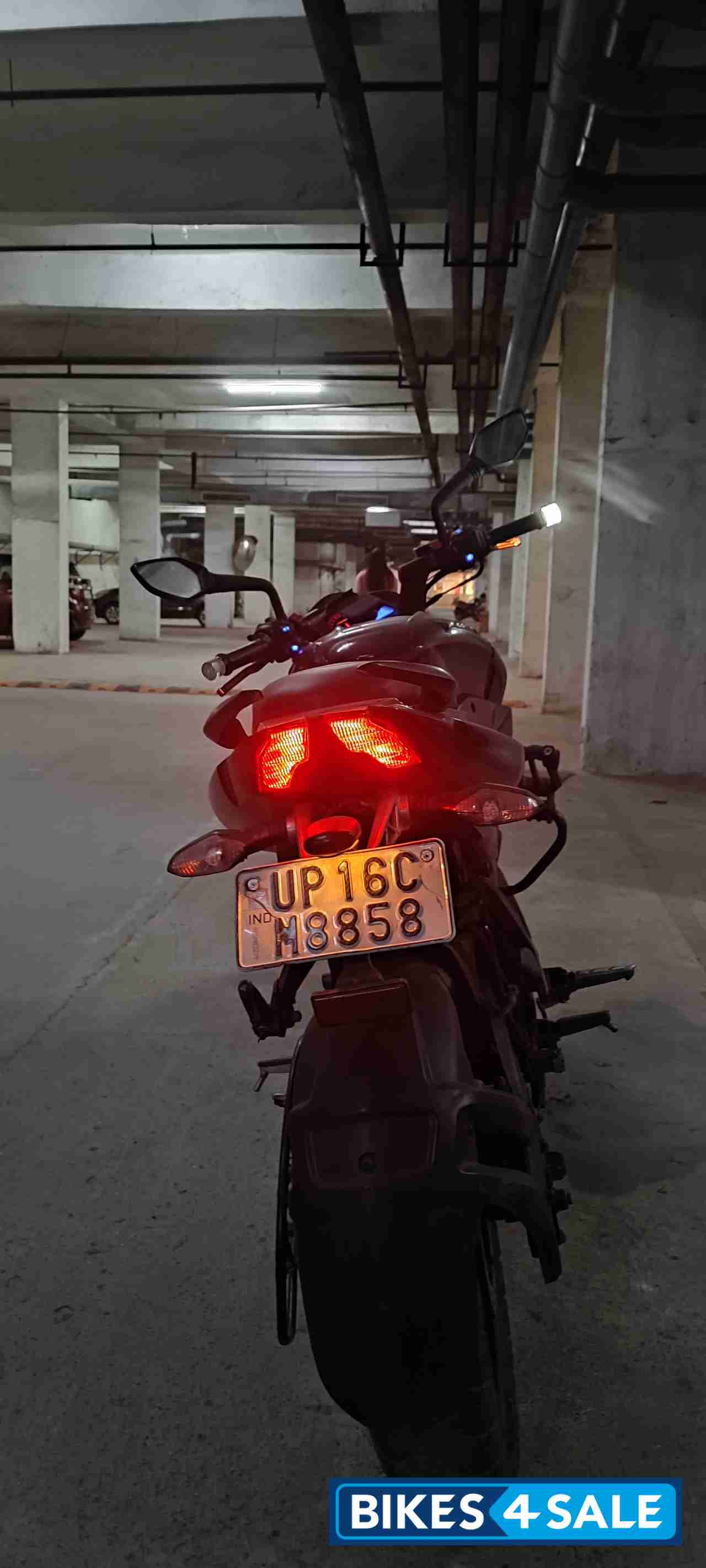 Black Bajaj Pulsar 200 NS