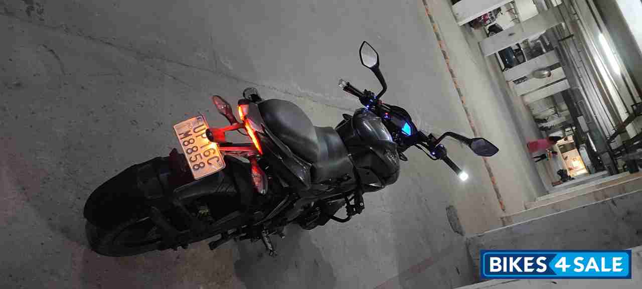 Black Bajaj Pulsar 200 NS