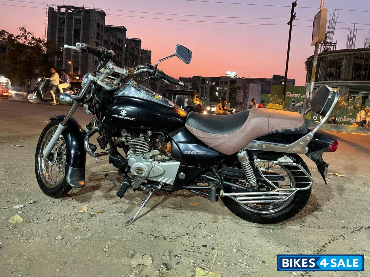 Bajaj Avenger 220 DTS-i