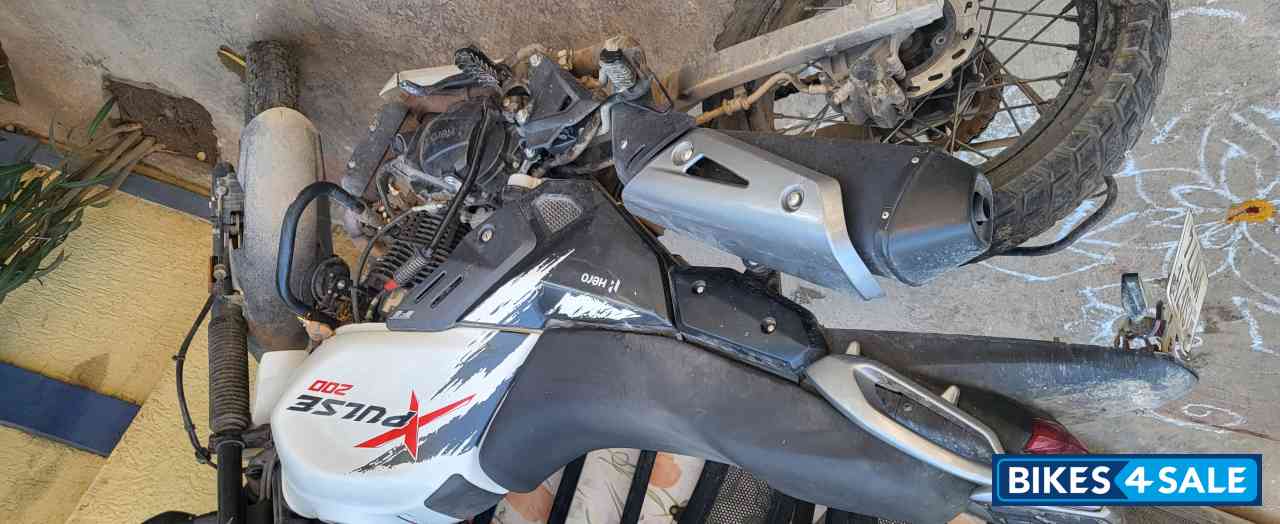 White Hero XPulse 200 BS6