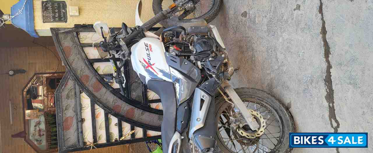 White Hero XPulse 200 BS6