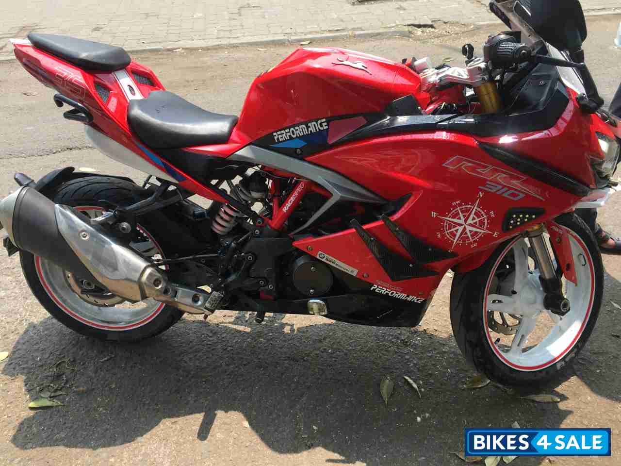 Red TVS Akula 310
