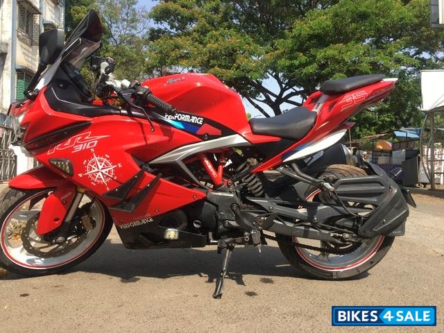 Red TVS Akula 310