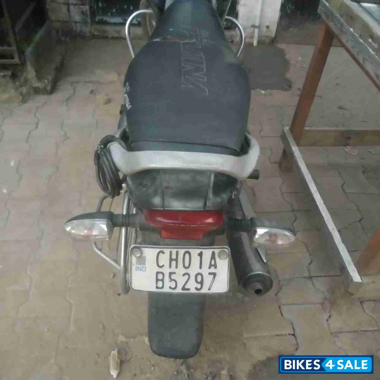 Black Bajaj Platina 100 ES Black Bajaj Platina 100 ES