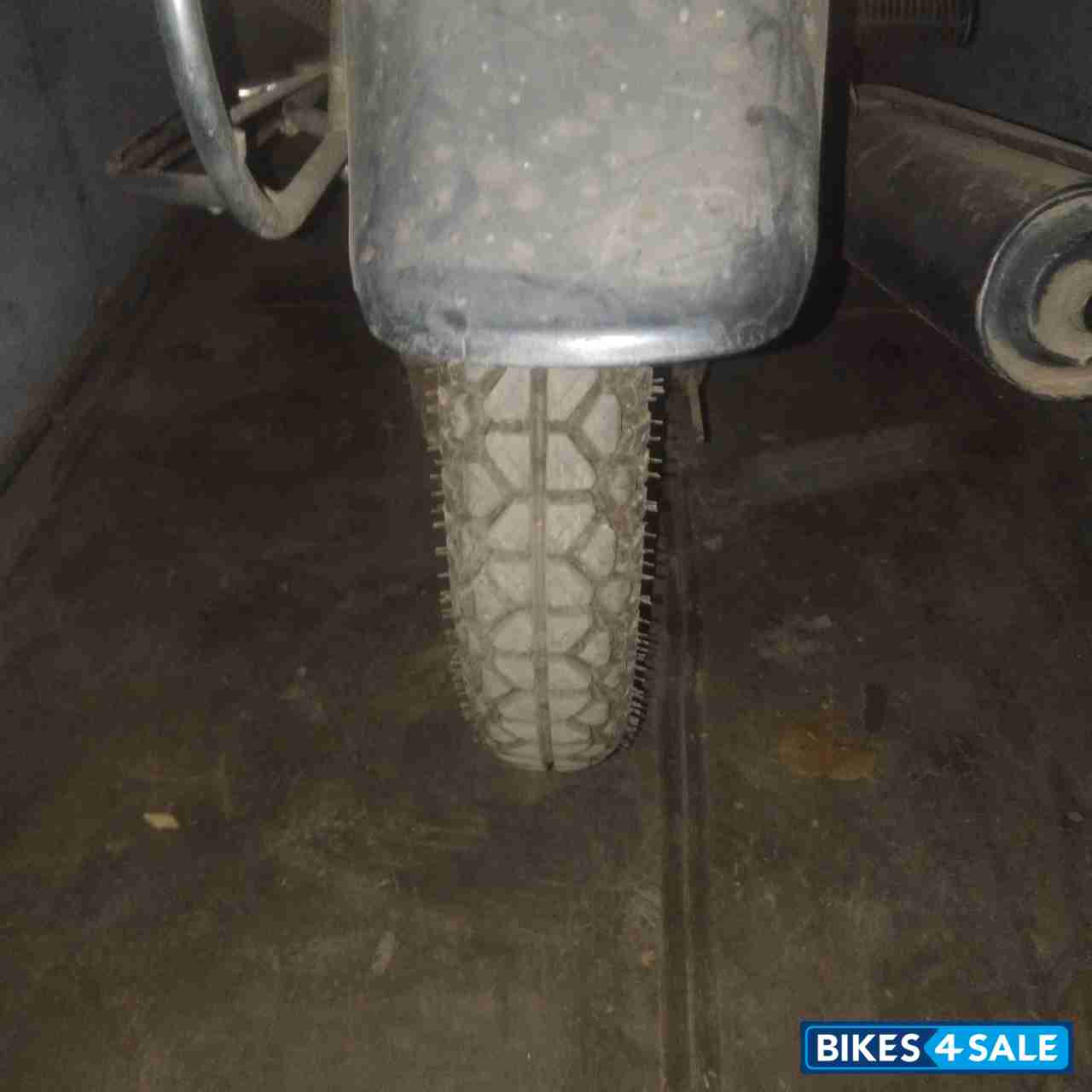 Black Bajaj Platina 100 ES Black Bajaj Platina 100 ES